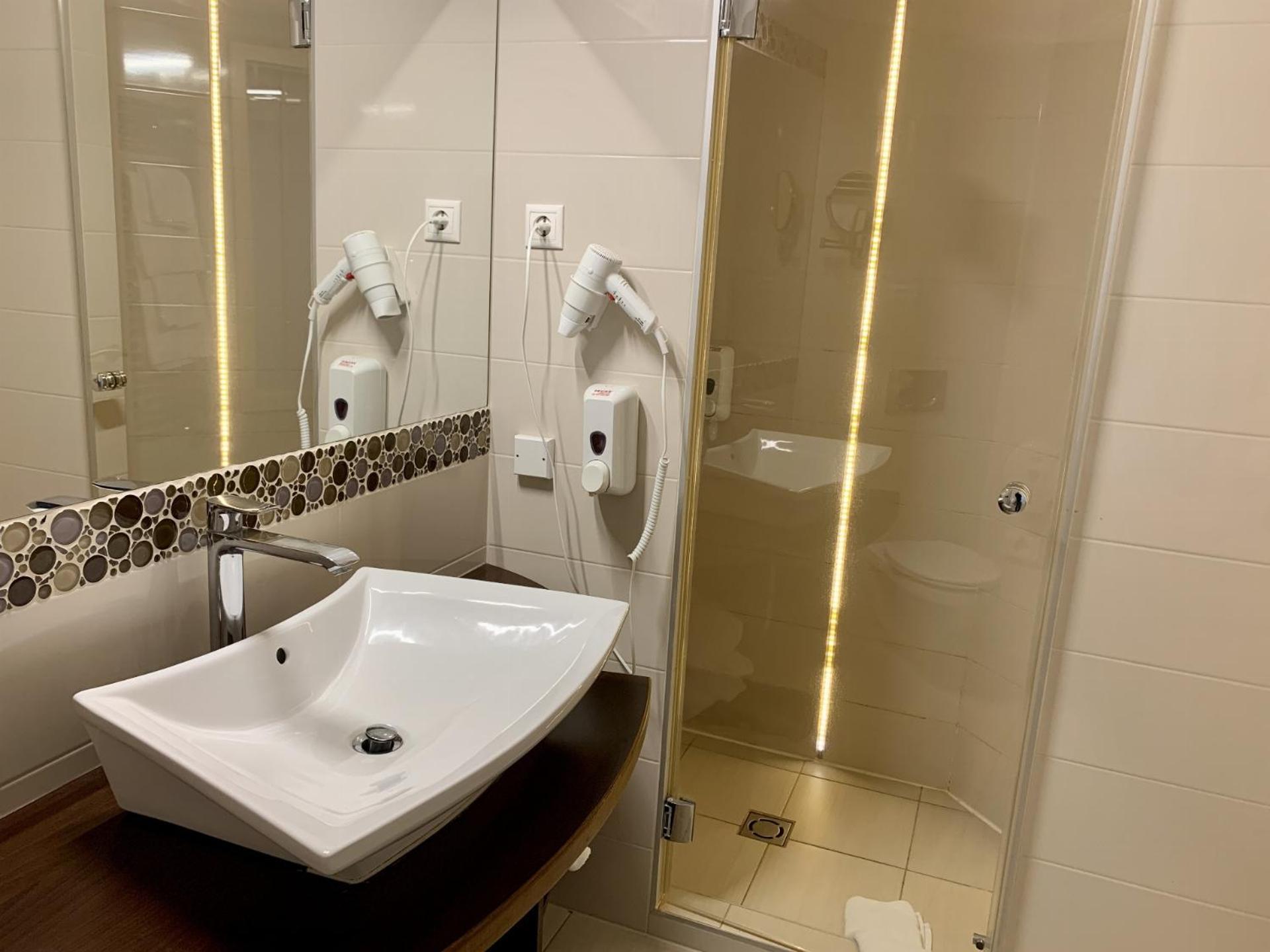 Готель Granada Conference, Wellness And Sport 4*